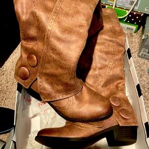 Not Rated, size 7 knee boots